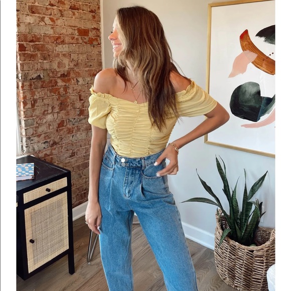 A7 - 362 Vestique yellow ruched sunshine state of mind top size medium - Picture 4 of 15